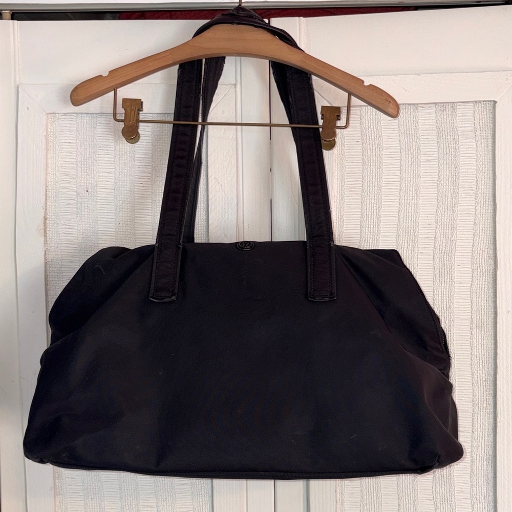 Lululemon Go getter duffle bag - Picture 2 of 14